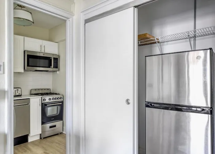 Gold Coast 1br W Doorman Gym 2 Blocks To L Chi-550 Apartment Chicago