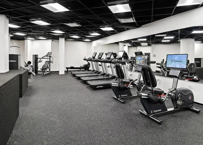 Gold Coast 1br W Doorman Gym 2 Blocks To L Chi-550 * Chicago
