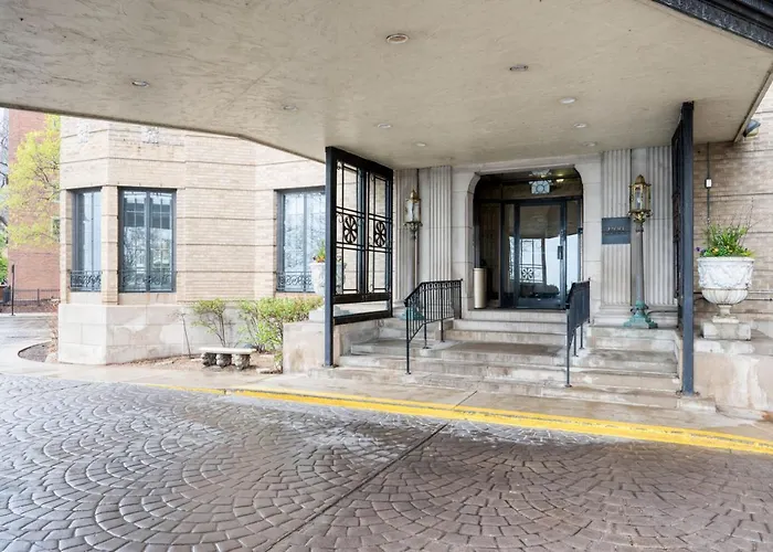 Gold Coast 1br W Doorman Gym 2 Blocks To L Chi-550 Apartment